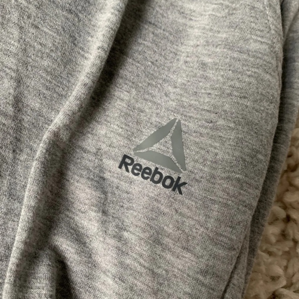 Reebok joggers - Picture 2 of 3